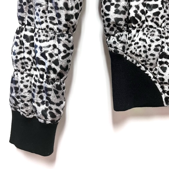 Betsey Johnson Snow Leopard Animal Print Puffer Ski Jacket Size Medium NWT - Picture 4 of 8